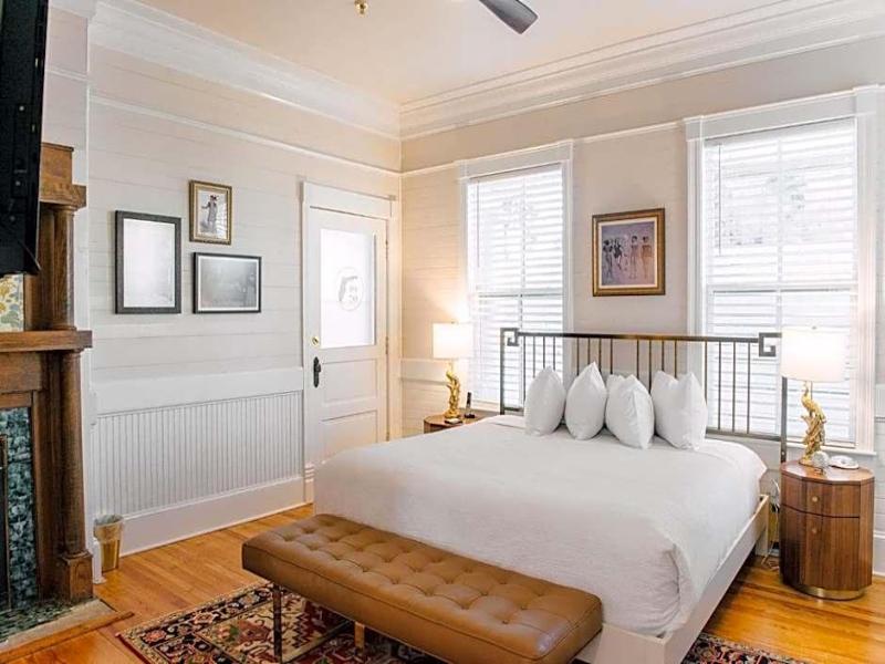 Gibson Inn image