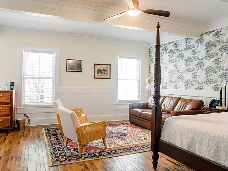 Gibson Inn image