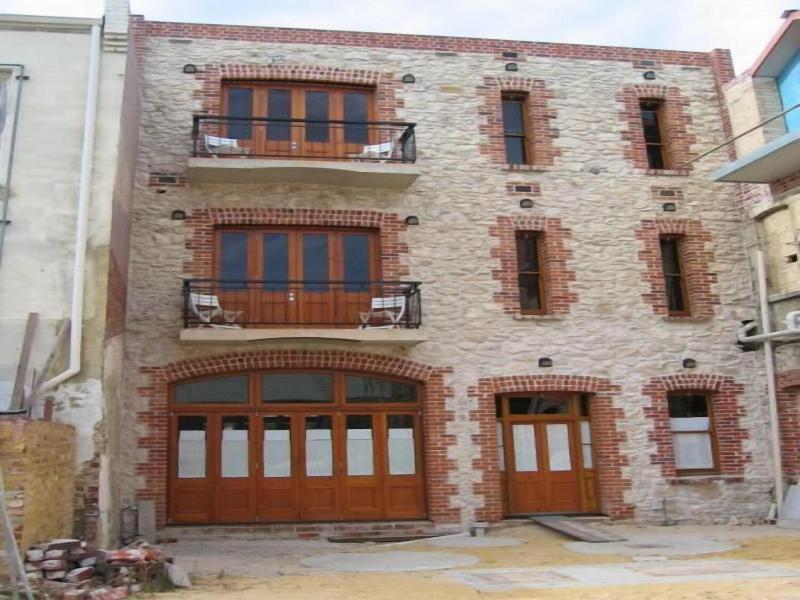 Rialto Apartments image
