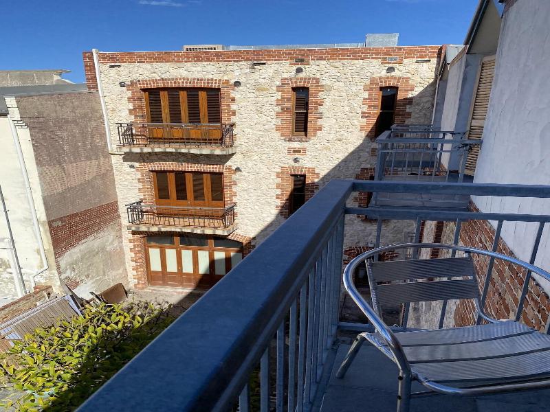 Rialto Apartments image