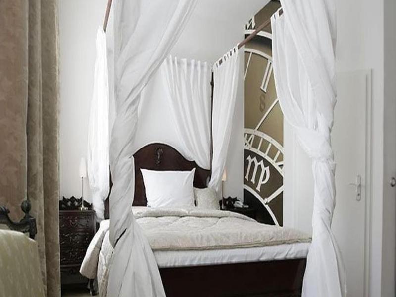 Hip Hotel image