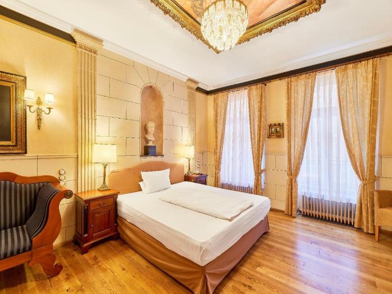 Hip Hotel image