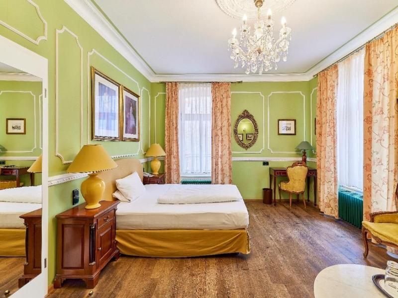 Hip Hotel image
