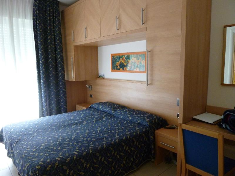Hotel Tropical image