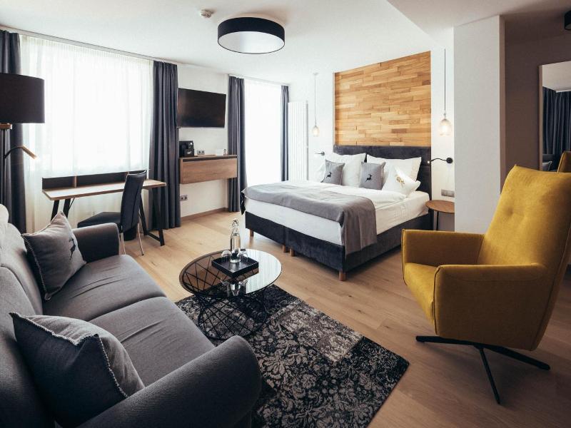 Hotel Goldene Rose image