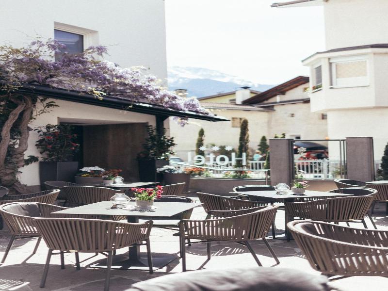 Hotel Goldene Rose image