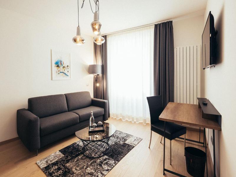 Hotel Goldene Rose image