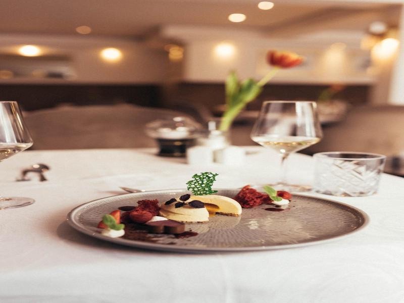 Hotel Goldene Rose image