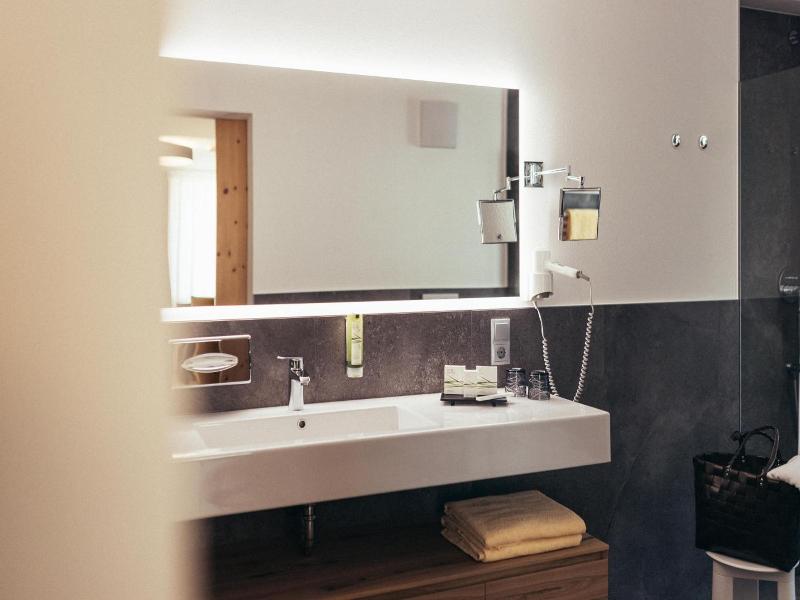 Hotel Goldene Rose image
