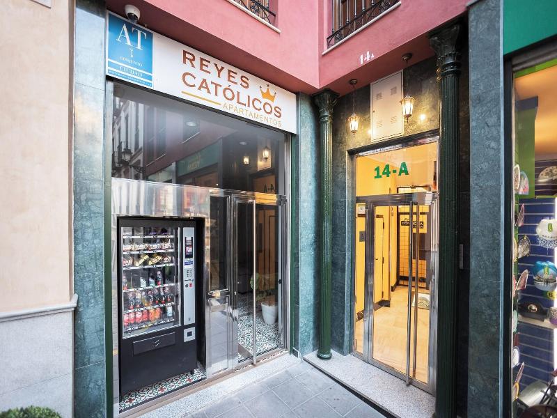Apartamentos Reyes Catolicos image
