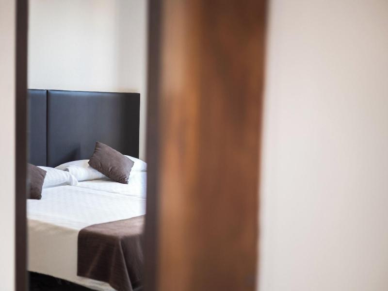 Apartamentos Reyes Catolicos image