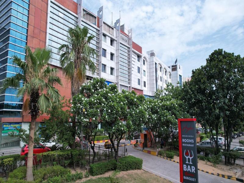 Hyphen Grand Hotel image