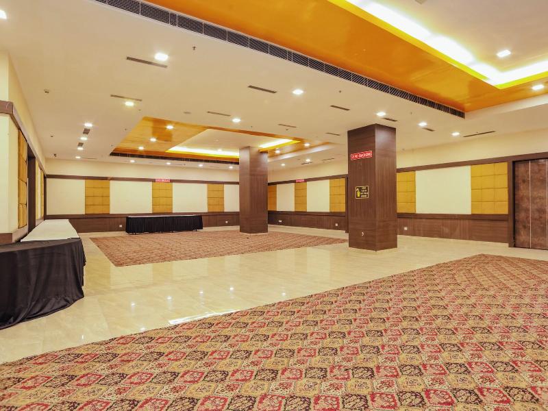 Hyphen Grand Hotel image