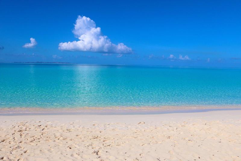 Rendezvous Bay Hotel image