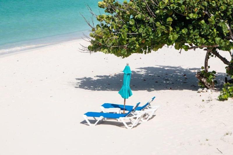 Rendezvous Bay Hotel image