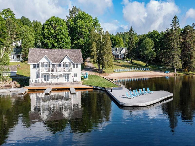 Port Cunnington Lodge Resort image