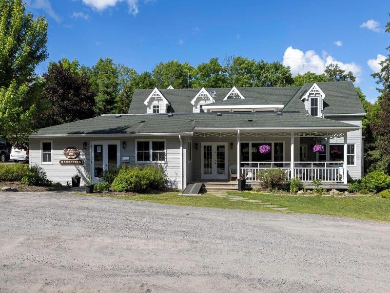 Port Cunnington Lodge Resort image