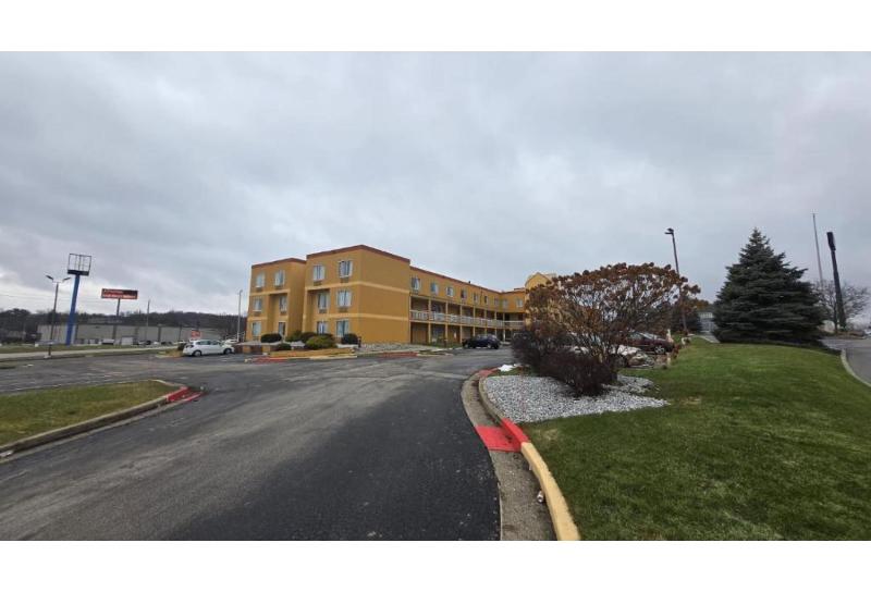 Lone Star Inn & Suites image
