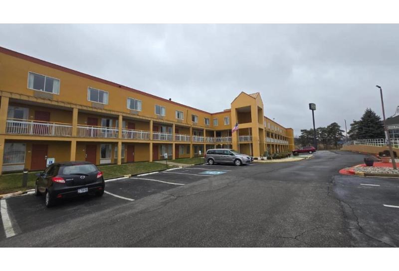 Lone Star Inn & Suites image