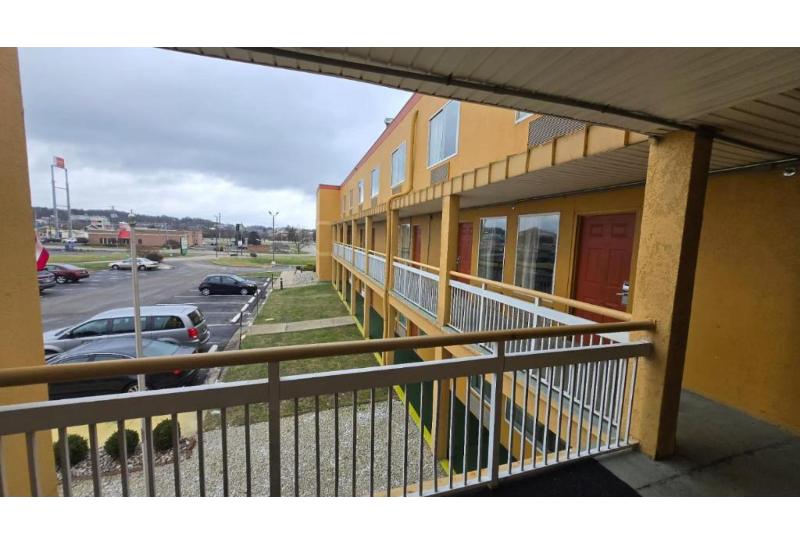 Lone Star Inn & Suites image