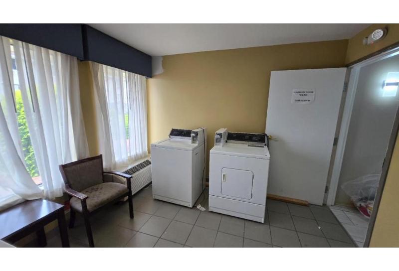 Lone Star Inn & Suites image