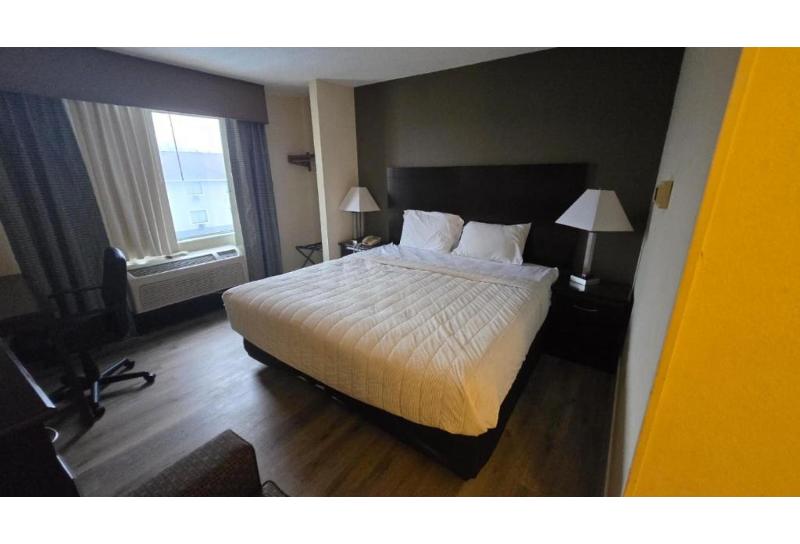 Lone Star Inn & Suites image