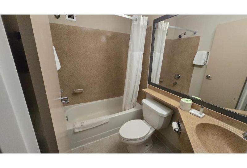 Lone Star Inn & Suites image