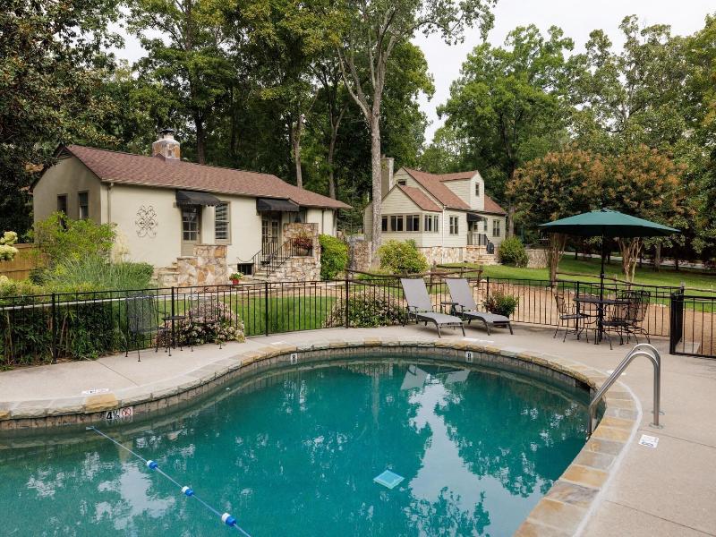 Chanticleer Inn image