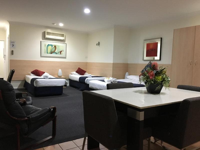 Lakeview Motor Inn image