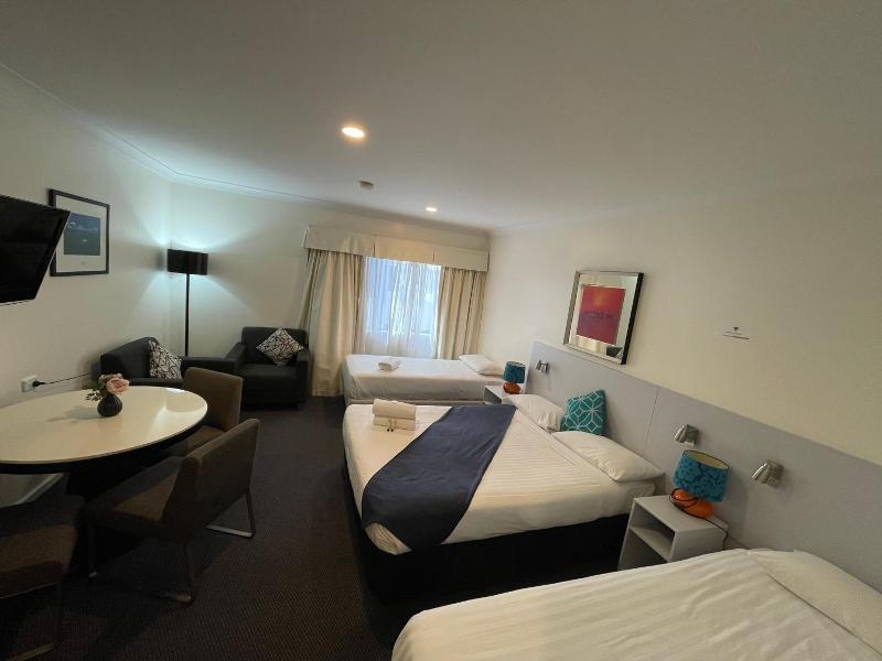 Lakeview Motor Inn image