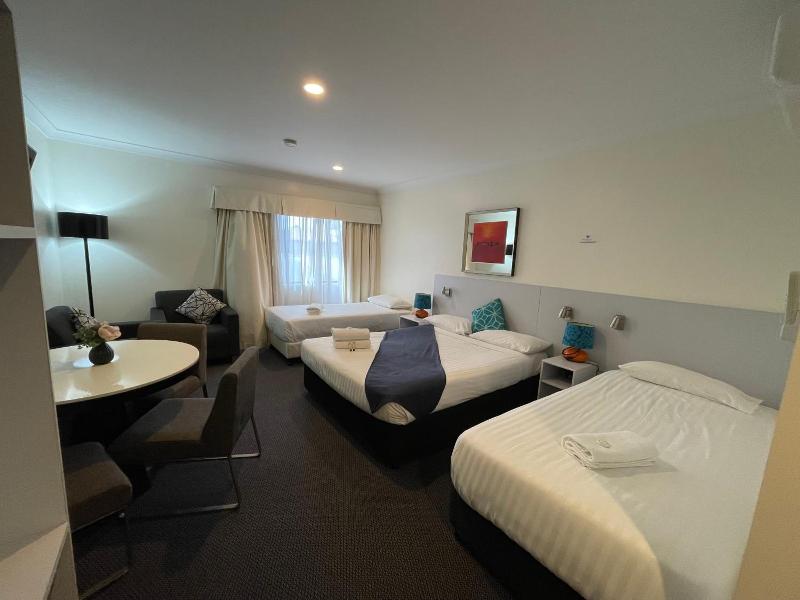 Lakeview Motor Inn image