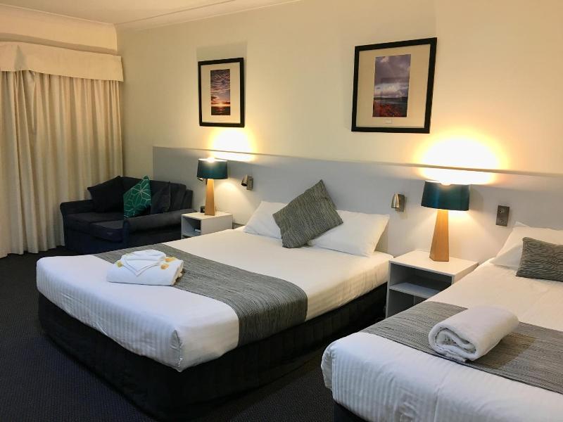 Lakeview Motor Inn image