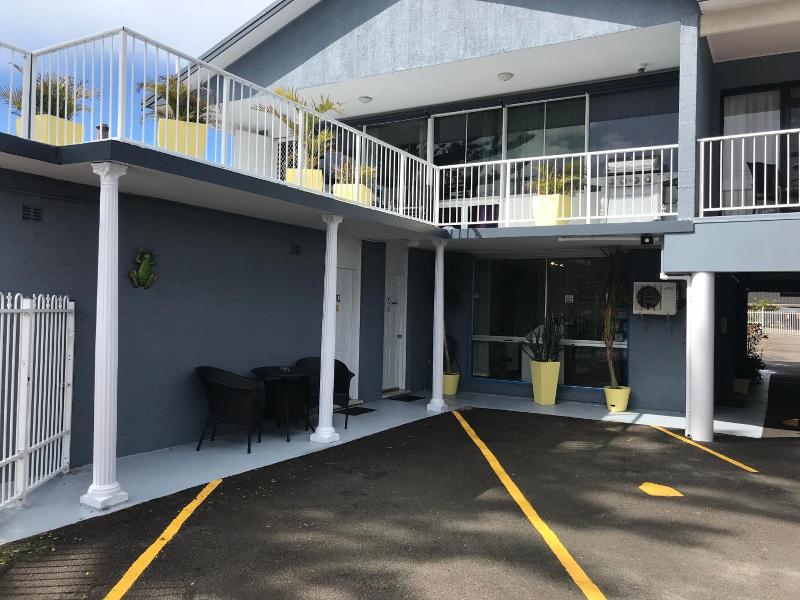 Lakeview Motor Inn image