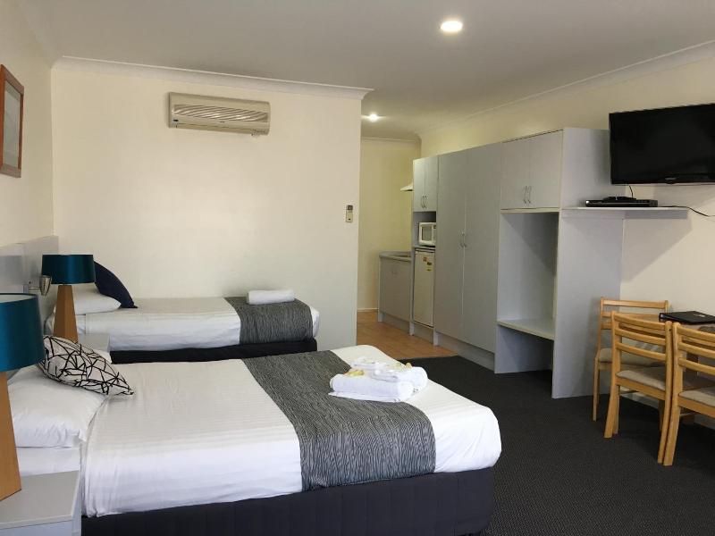 Lakeview Motor Inn image