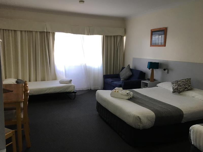 Lakeview Motor Inn image
