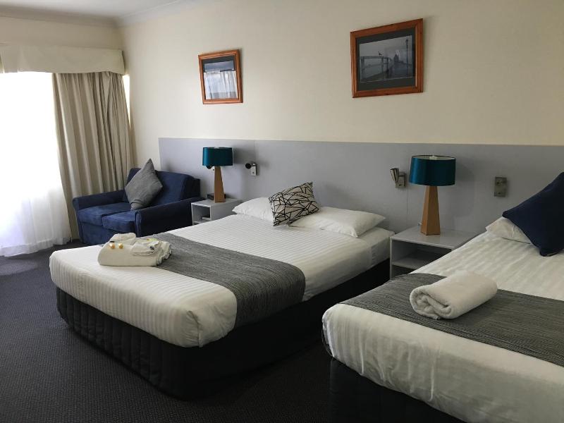 Lakeview Motor Inn image