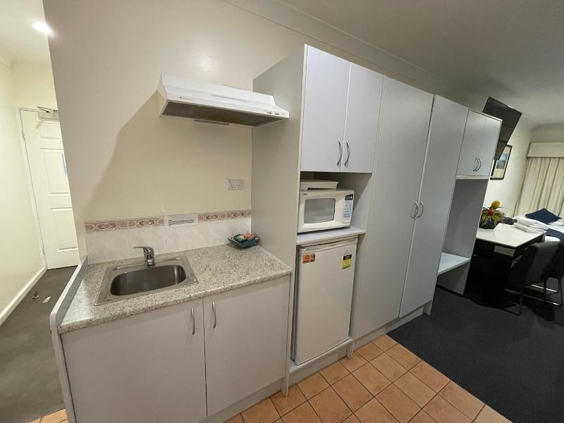 Lakeview Motor Inn image
