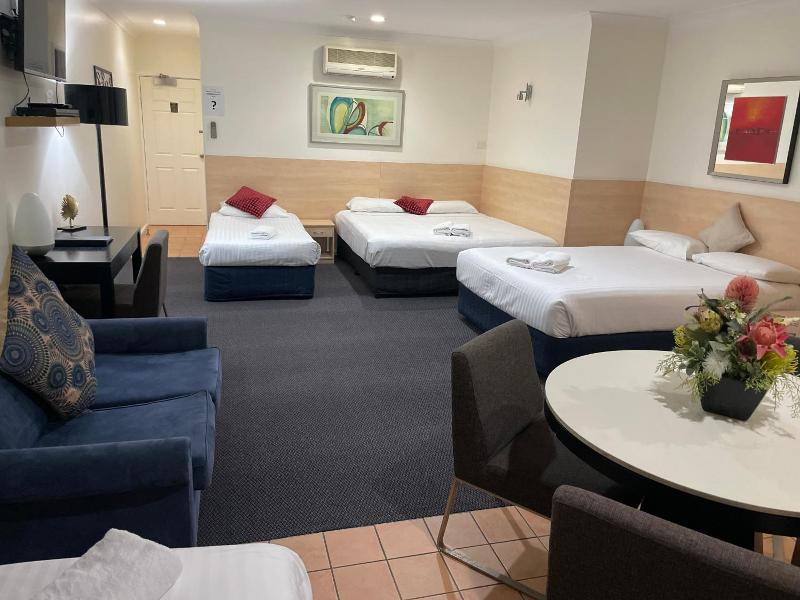 Lakeview Motor Inn image