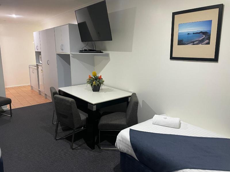 Lakeview Motor Inn image