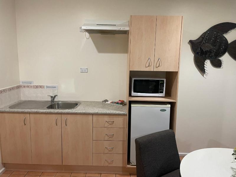 Lakeview Motor Inn image