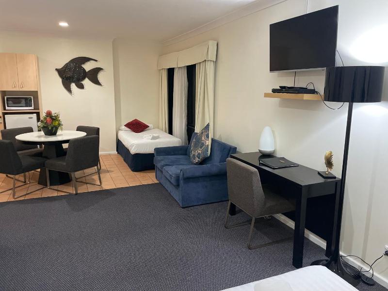 Lakeview Motor Inn image