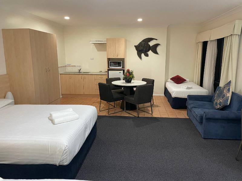 Lakeview Motor Inn image