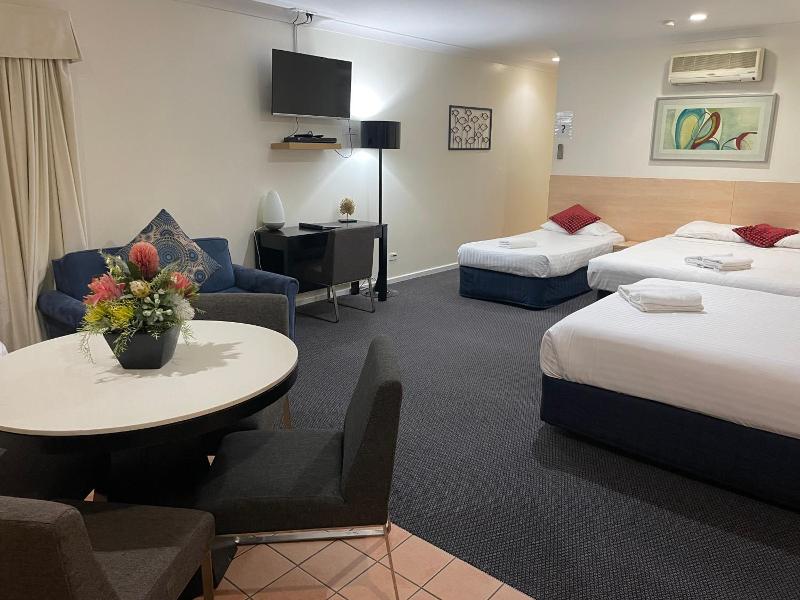 Lakeview Motor Inn image