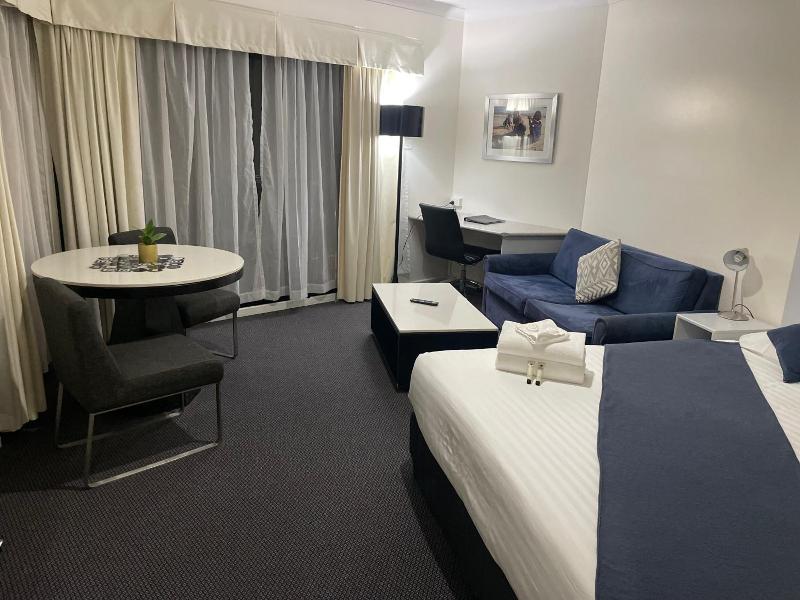 Lakeview Motor Inn image