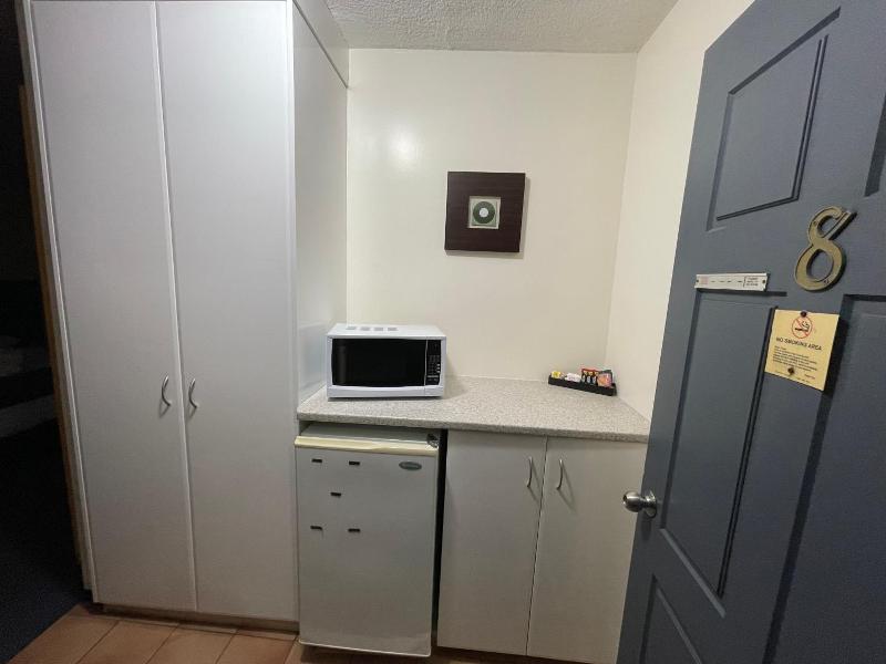 Lakeview Motor Inn image