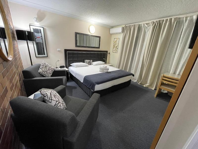 Lakeview Motor Inn image