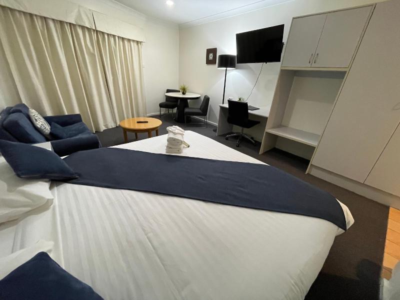 Lakeview Motor Inn image