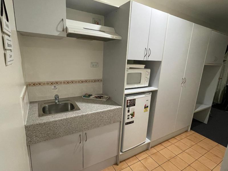 Lakeview Motor Inn image