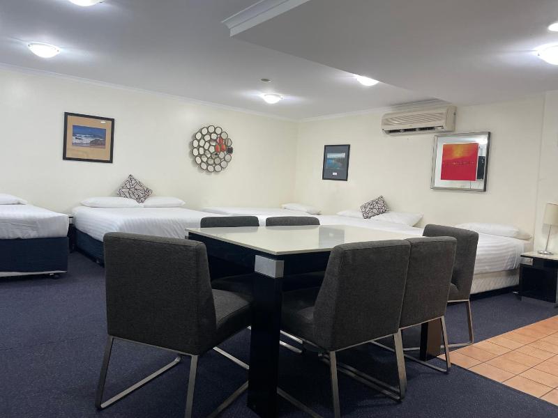 Lakeview Motor Inn image