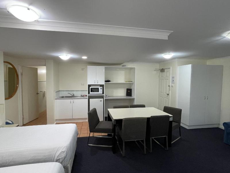 Lakeview Motor Inn image